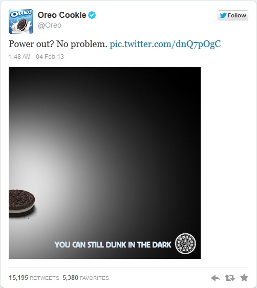 Il tweet della Oreo durante il blackout del Super Bowl 2013